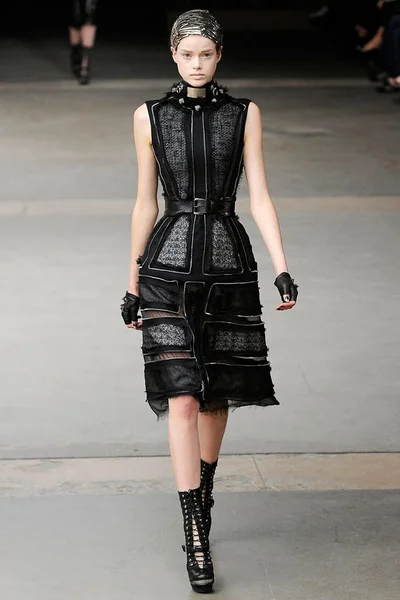 Look 8
